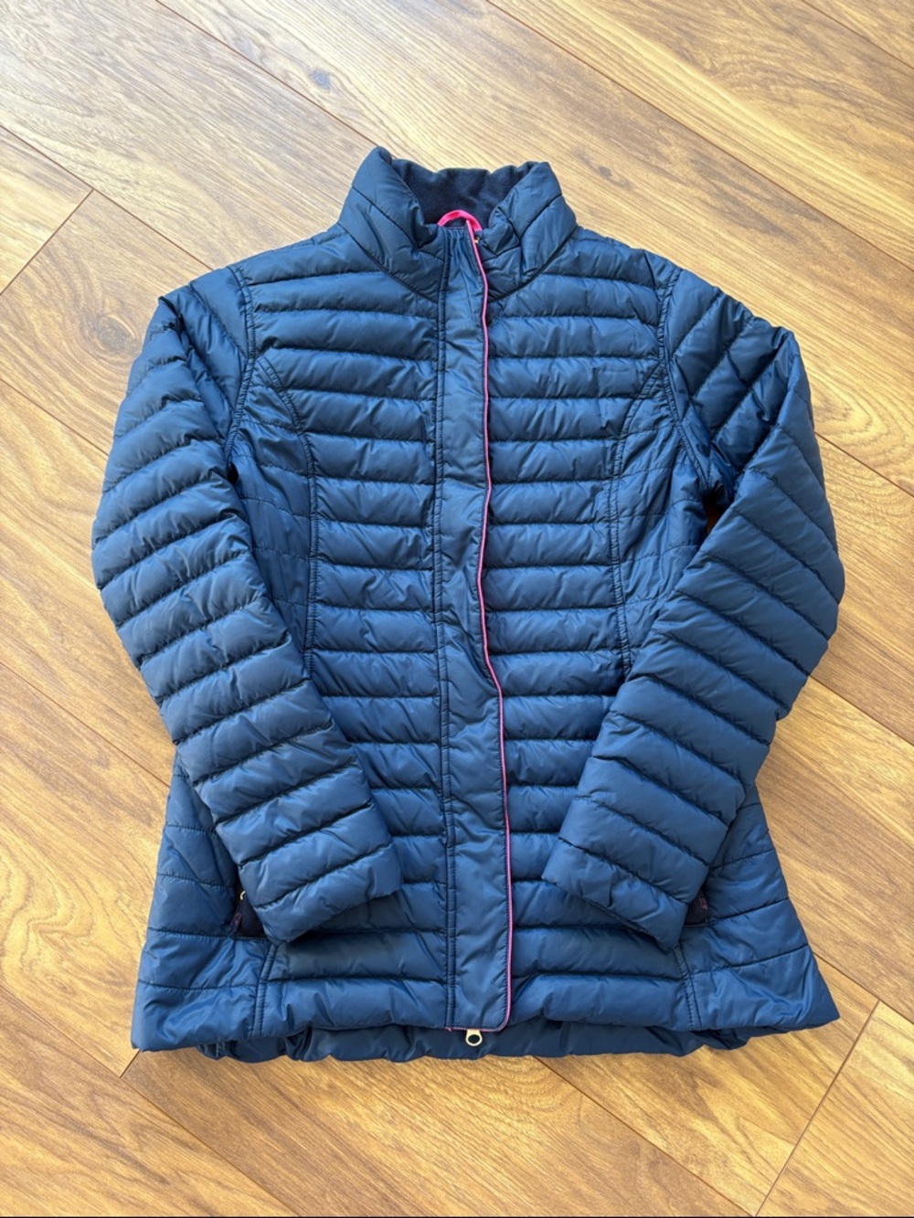 Vineyard Vines Women’s Navy Puffer Jacket with Pink Trim Size M